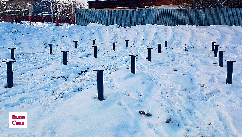 Фундамент из винтовых свай зимой
